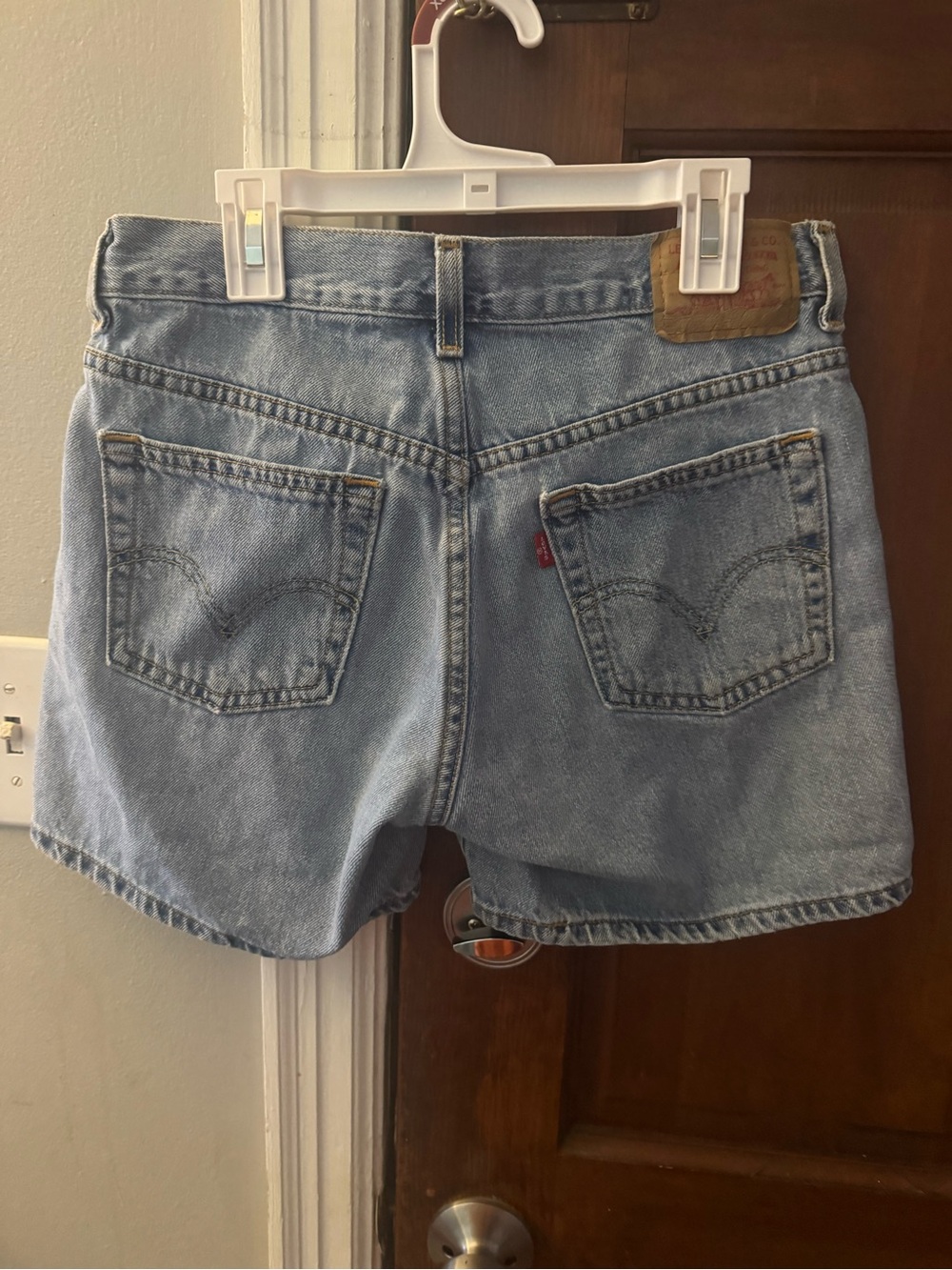 VTG Levi's Light Blue Denim Mom Shorts Size 6 - Picture 5 of 8